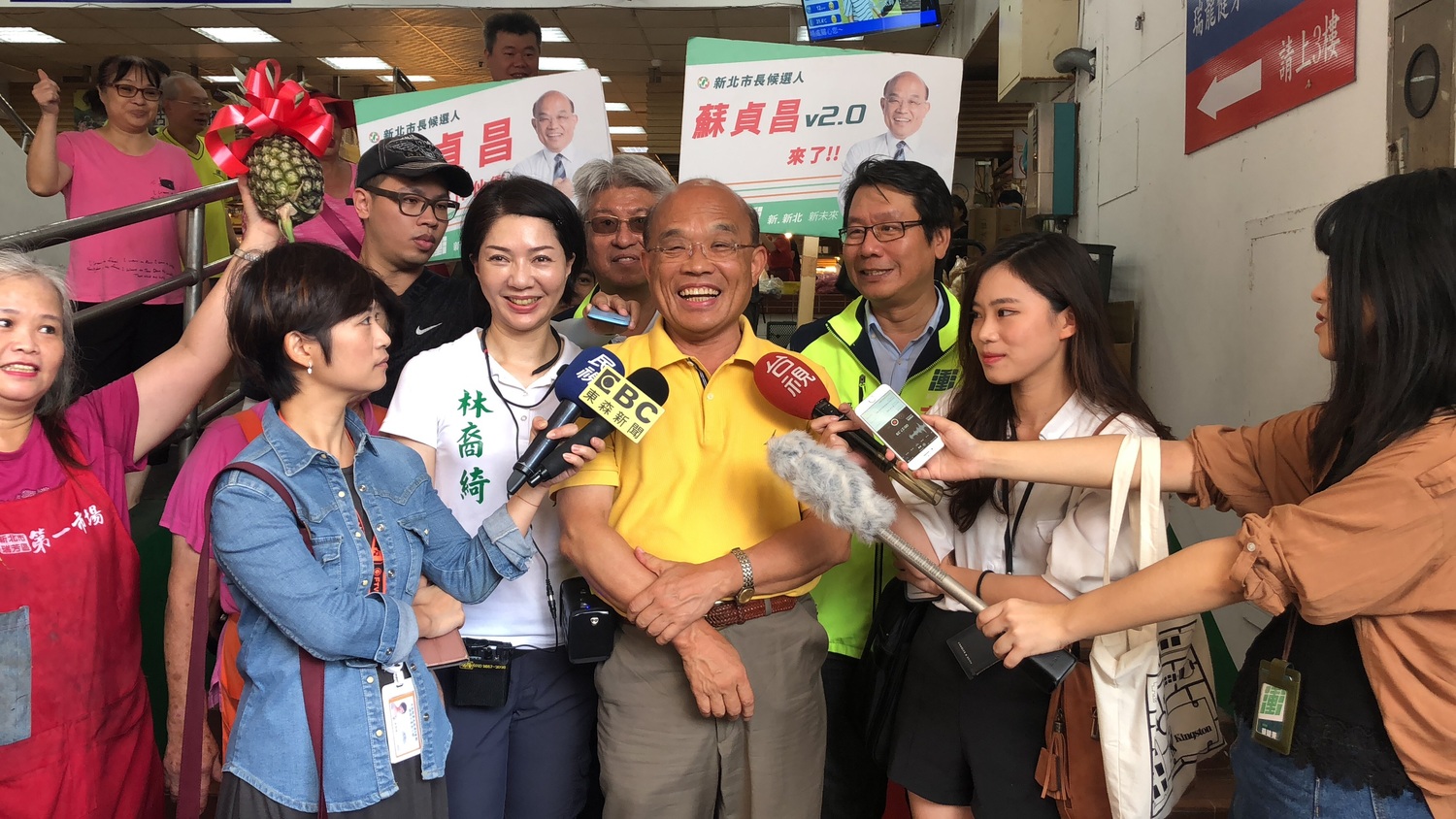 蘇貞昌今(23)日一大早就到瑞芳市場拜票行程。 圖:蘇貞昌競選辦公室/提供 蘇貞昌今(23)日一大早就到瑞芳市場拜票行程。 圖:蘇貞昌競選辦公室/提供