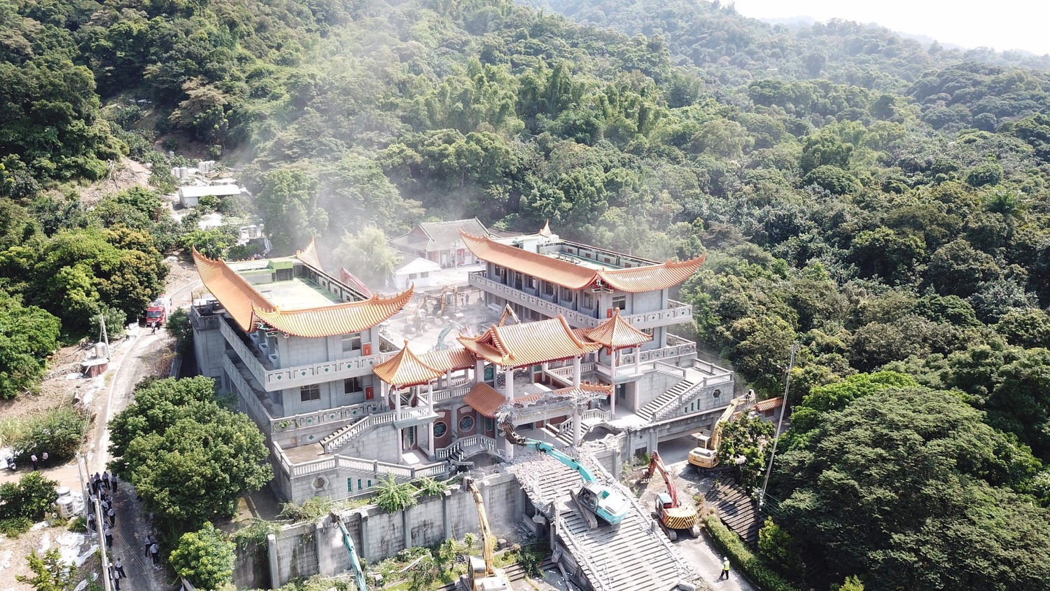 中華人民共和國共產教育基地拆除空拍畫面。 圖:周家安提供/攝影 中華人民共和國共產教育基地拆除空拍畫面。 圖:周家安提供/攝影