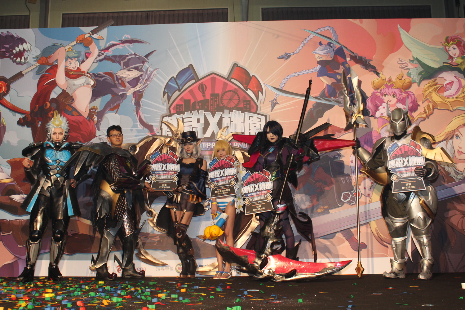 左一為評審King狂間，左二為評審暨去年冠軍Evilking。