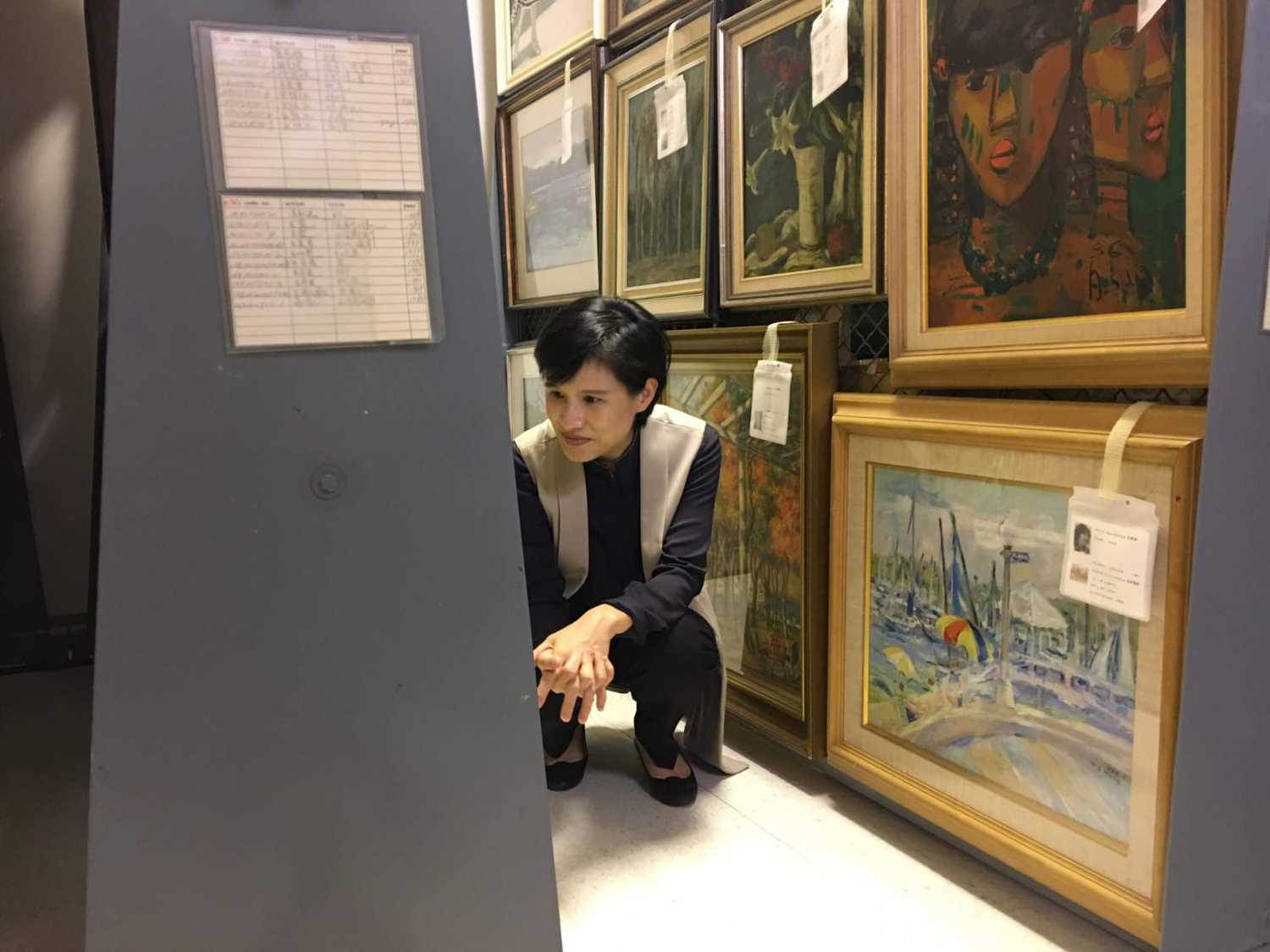 鄭麗君部長參觀順天美術館。 圖:文化部提供 鄭麗君部長參觀順天美術館。 圖:文化部提供
