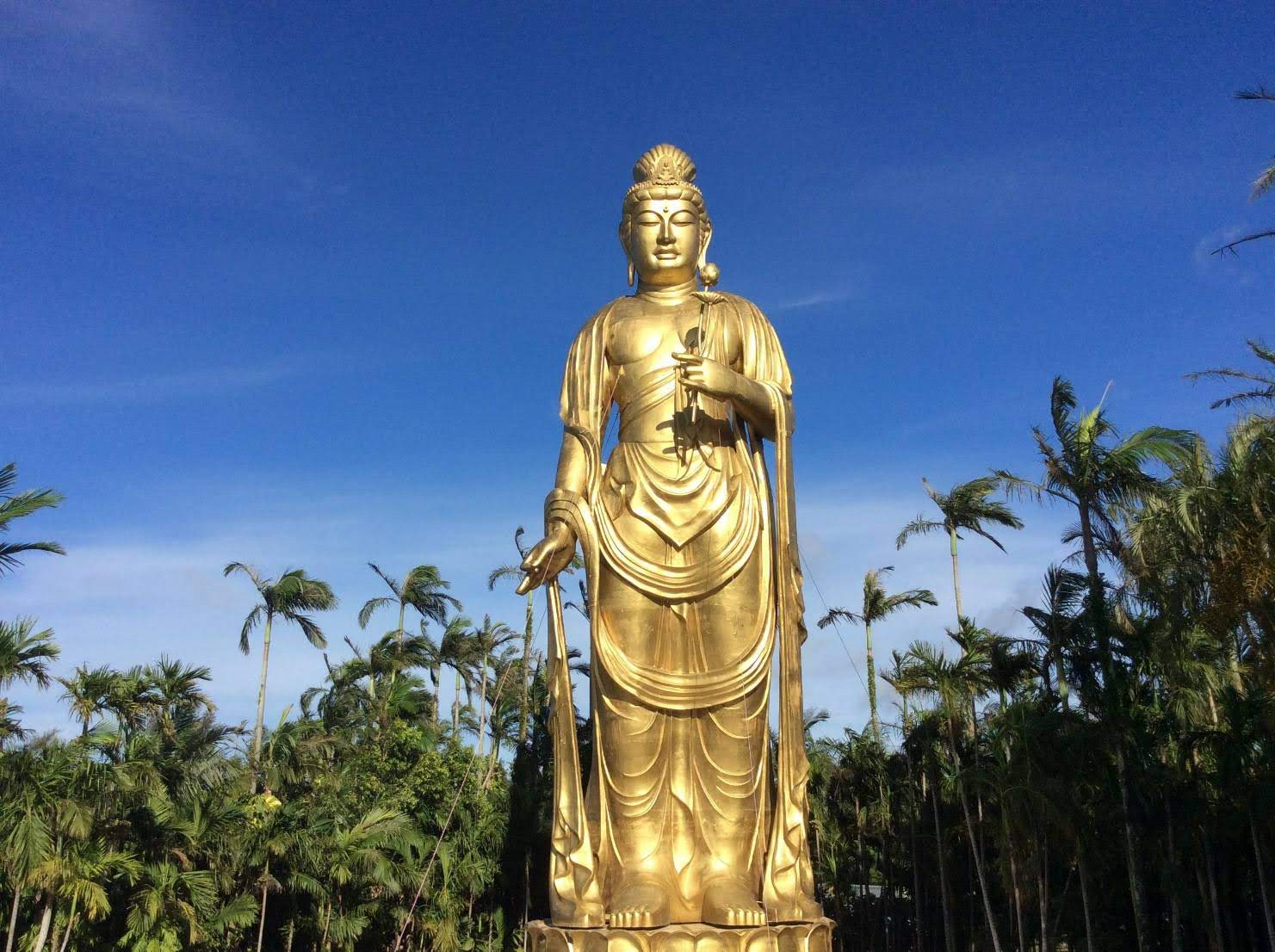 今年四月東南植物樂園獲贈的觀音像,現已倒塌,損失估計達一億日圓。 圖:翻攝自東南植物楽園臉書粉絲頁 今年四月東南植物樂園獲贈的觀音像,現已倒塌,損失估計達一億日圓。 圖:翻攝自東南植物楽園臉書粉絲頁