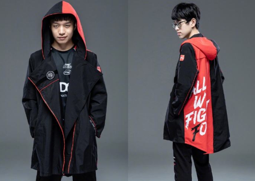 「廠長」ClearLove(左)的帥氣笑容迷倒粉絲。