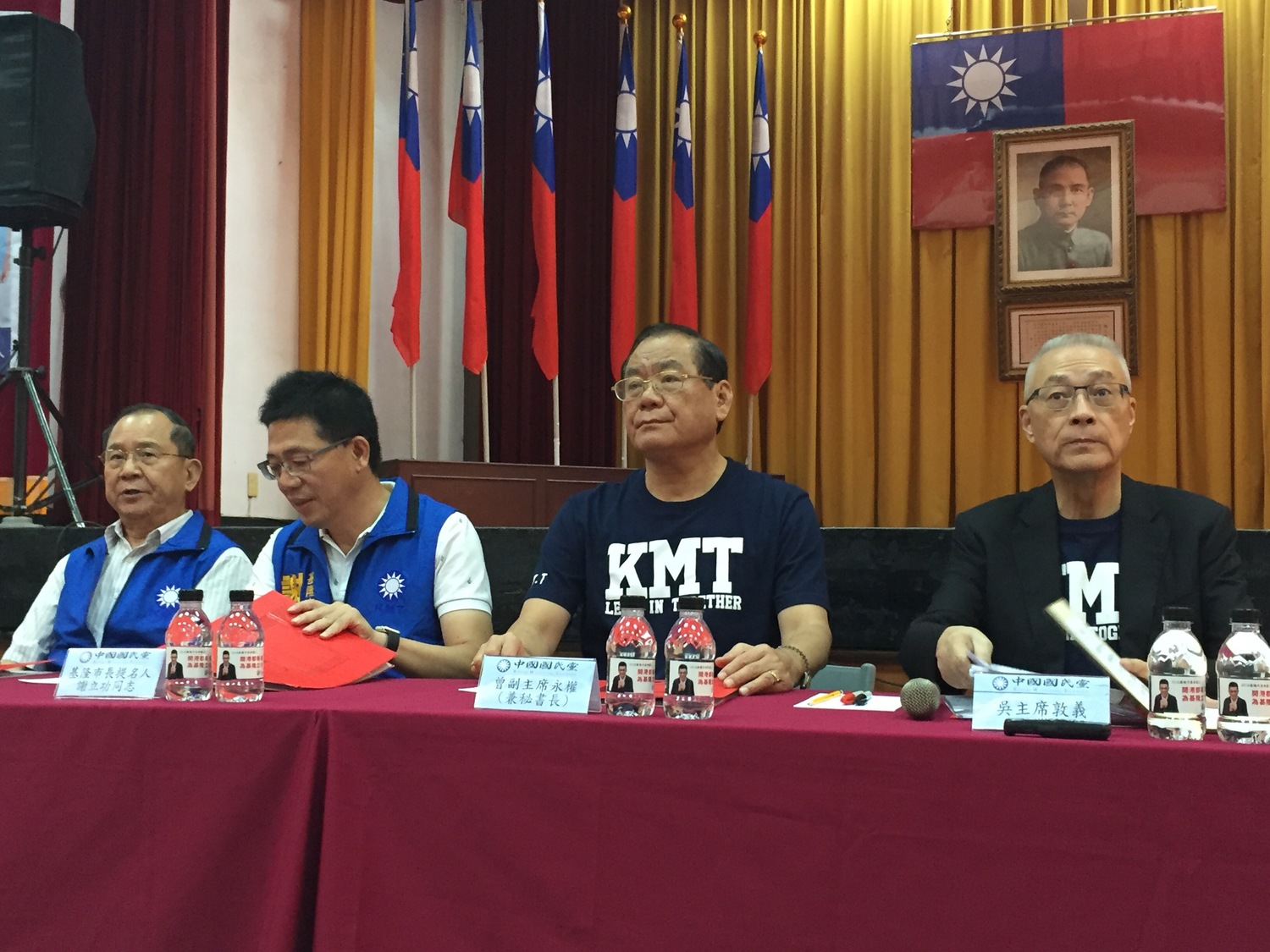 國民黨行動中常會今(3)天開拔到基隆市,替候選人謝立功造勢。 圖:趙婉淳/攝 國民黨行動中常會今(3)天開拔到基隆市,替候選人謝立功造勢。 圖:趙婉淳/攝