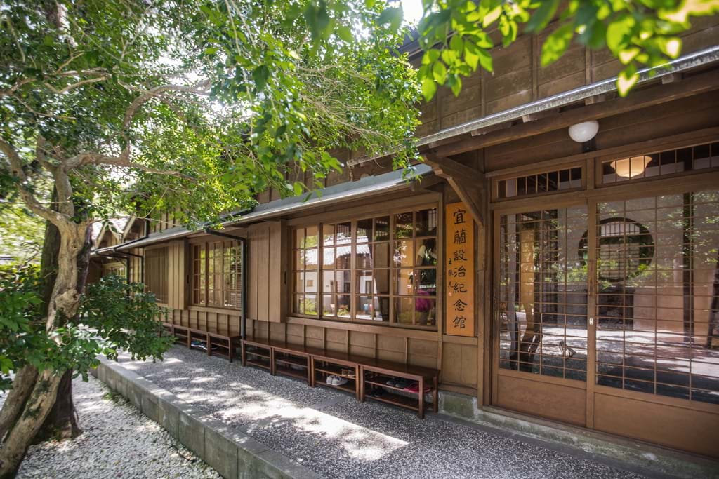 宜蘭設治紀念館曾是歷任地方首長的官邸。
(宜蘭市舊城南路力行3巷3號) 圖:截自宜蘭旅遊網-宜蘭勁好玩網站 宜蘭設治紀念館曾是歷任地方首長的官邸。
(宜蘭市舊城南路力行3巷3號) 圖:截自宜蘭旅遊網-宜蘭勁好玩網站