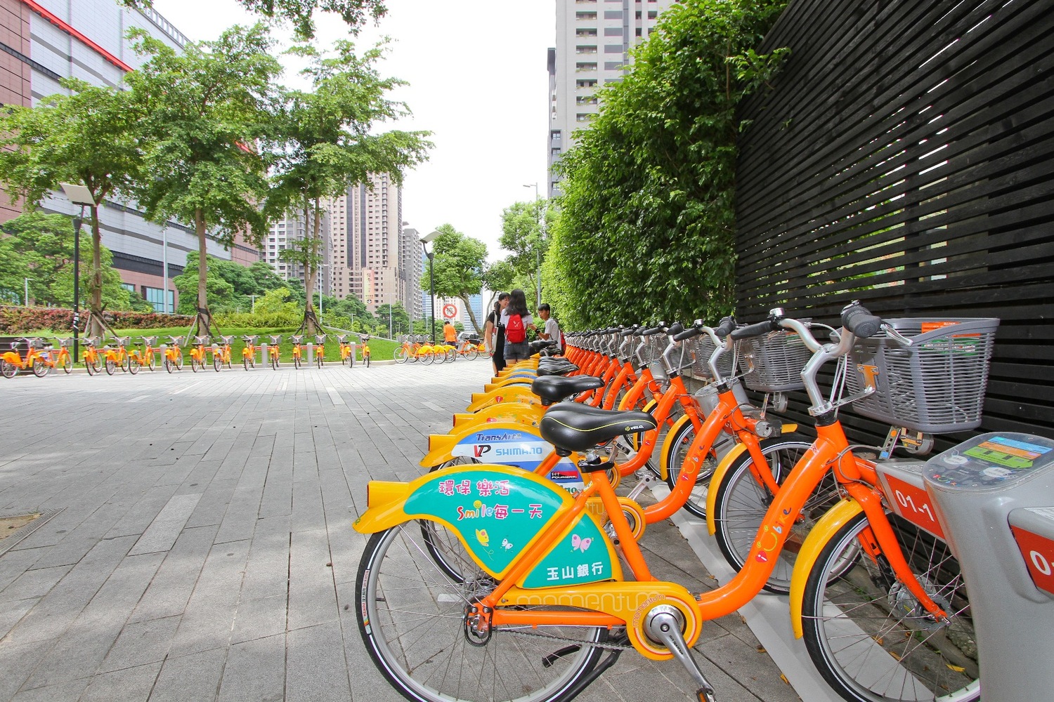 台中市「自行車369」計畫達標,iBike租借更便利,上月已達成設置300座iBike租賃站,林佳龍表示,將繼續推動「iBike 600」計畫,讓29區都能方便租賃,享受更便利的公共運輸服務。 圖:林佳龍辦公室提供 台中市「自行車369」計畫達標,iBike租借更便利,上月已達成設置300座iBike租賃站,林佳龍表示,將繼續推動「iBike 600」計畫,讓29區都能方便租賃,享受更便利的公共運輸服務。 圖:林佳龍辦公室提供