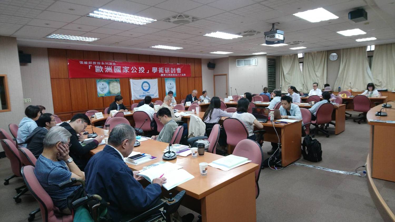 王泰銓教授表示,近年歐洲舉行了300多次公投,但從未發生偽造性連署的情況,歐洲的許多經驗值得台灣借鏡。 圖:歐洲聯盟研究協會提供 王泰銓教授表示,近年歐洲舉行了300多次公投,但從未發生偽造性連署的情況,歐洲的許多經驗值得台灣借鏡。 圖:歐洲聯盟研究協會提供