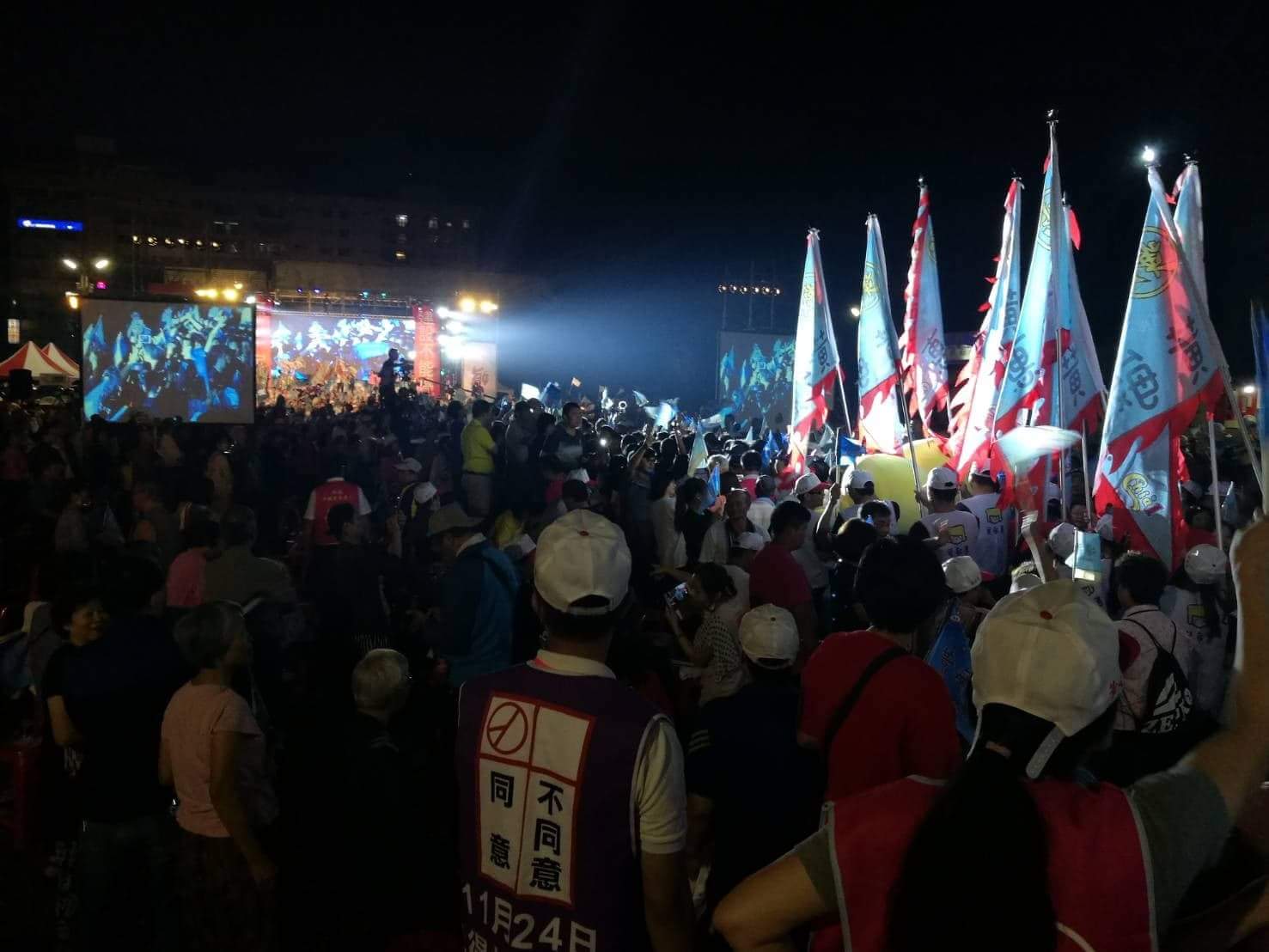 談到未來的市政建設藍圖,黃敏惠則說,嘉義要進步,最重要的是「錢財流進來、人才留下來」,未來要打造嘉義市成為「台灣西部新都心」,吸引鄰近縣市消費人口到嘉義市,讓它變成台灣西部最有希望的新都心。 圖:黃敏惠競選辦公室/提供 談到未來的市政建設藍圖,黃敏惠則說,嘉義要進步,最重要的是「錢財流進來、人才留下來」,未來要打造嘉義市成為「台灣西部新都心」,吸引鄰近縣市消費人口到嘉義市,讓它變成台灣西部最有希望的新都心。 圖:黃敏惠競選辦公室/提供