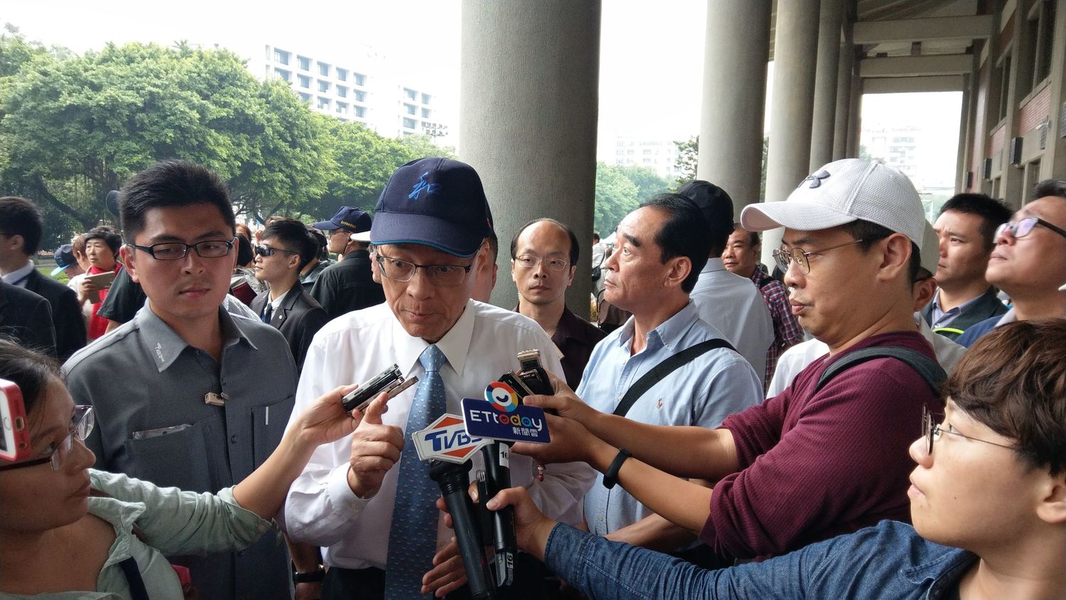 國民黨主席吳敦義今天下午到國父紀念館,參加民間團體舉辦的「小國慶」活動。 圖:趙婉淳/攝 國民黨主席吳敦義今天下午到國父紀念館,參加民間團體舉辦的「小國慶」活動。 圖:趙婉淳/攝