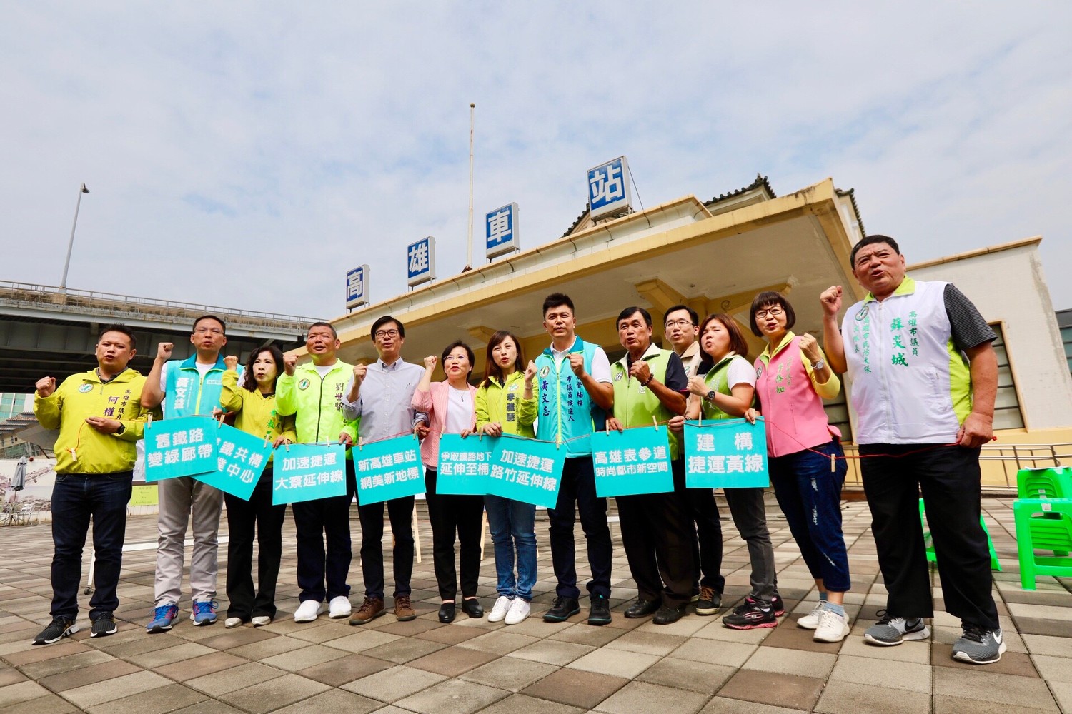 陳其邁表示,未來將加速推動捷運紅線延伸到路竹、林園;捷運黃線完工;台南高鐵下道路延伸到市區,銜接國道10號;強化路竹岡山、旗山美濃等區域交通轉運功能等等。 圖:陳其邁競選辦公室/提供 陳其邁表示,未來將加速推動捷運紅線延伸到路竹、林園;捷運黃線完工;台南高鐵下道路延伸到市區,銜接國道10號;強化路竹岡山、旗山美濃等區域交通轉運功能等等。 圖:陳其邁競選辦公室/提供