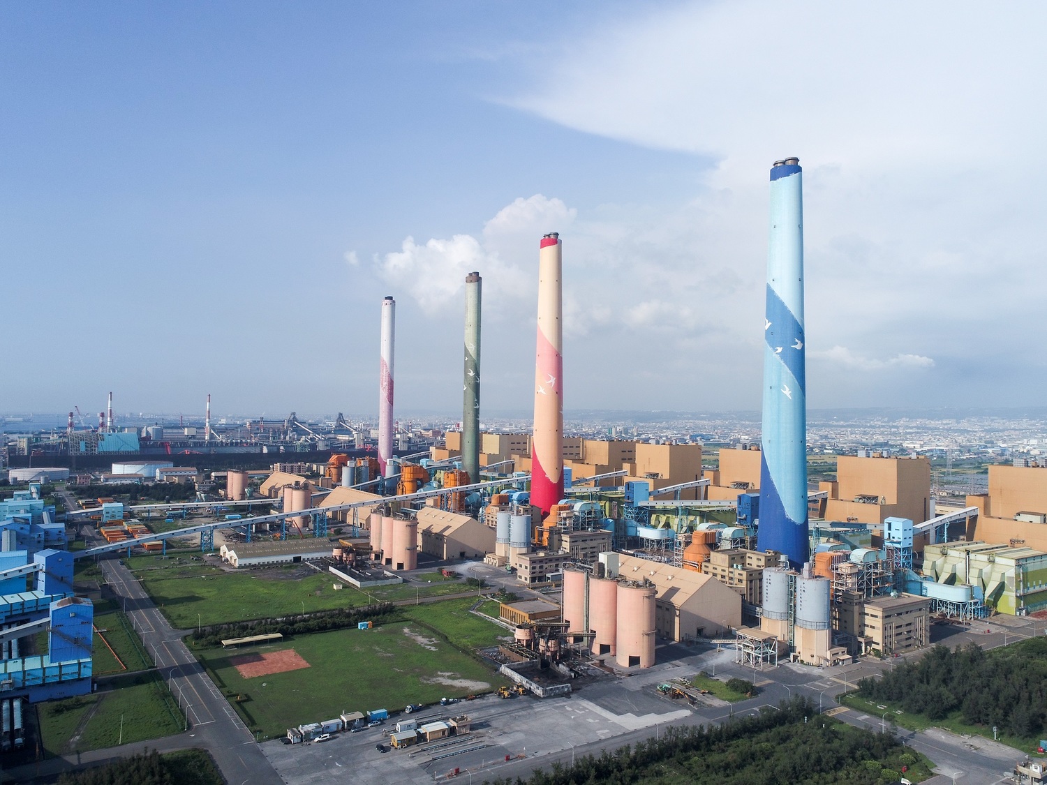 2023年中火的四個燃煤機組退場後,中火的煙囪會減少兩支。 台中市政府/提供 2023年中火的四個燃煤機組退場後,中火的煙囪會減少兩支。 台中市政府/提供