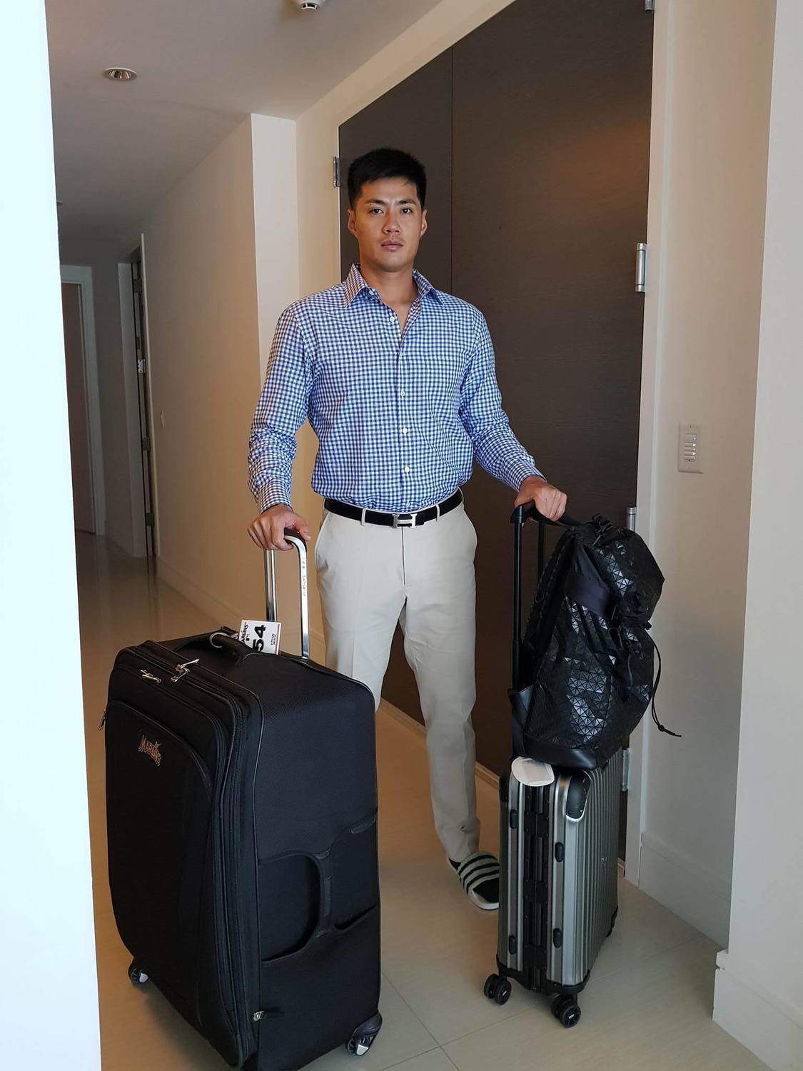 馬林魚隊台灣旅美左投陳偉殷今天清晨5時40分返抵國門。 馬林魚隊台灣旅美左投陳偉殷今天清晨5時40分返抵國門。