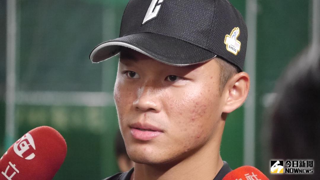 王柏融的實力如何?這位25歲,連續2年打擊率4成以上,拿過打擊三冠王,年度MVP,甚至是新人王的超級球星,早就是美日職棒各球團鎖定的對象。 王柏融的實力如何?這位25歲,連續2年打擊率4成以上,拿過打擊三冠王,年度MVP,甚至是新人王的超級球星,早就是美日職棒各球團鎖定的對象。
