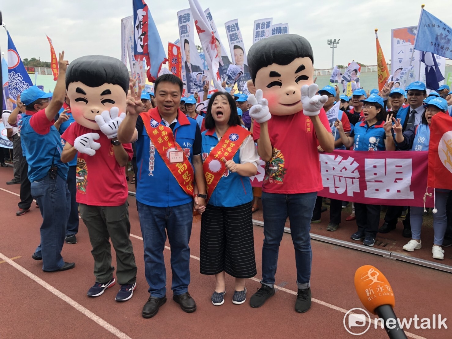 台南市長候選人號次抽籤在台南市立體育場舉行,高思博抽中 2號。 圖:黃博郎/攝 台南市長候選人號次抽籤在台南市立體育場舉行,高思博抽中 2號。 圖:黃博郎/攝