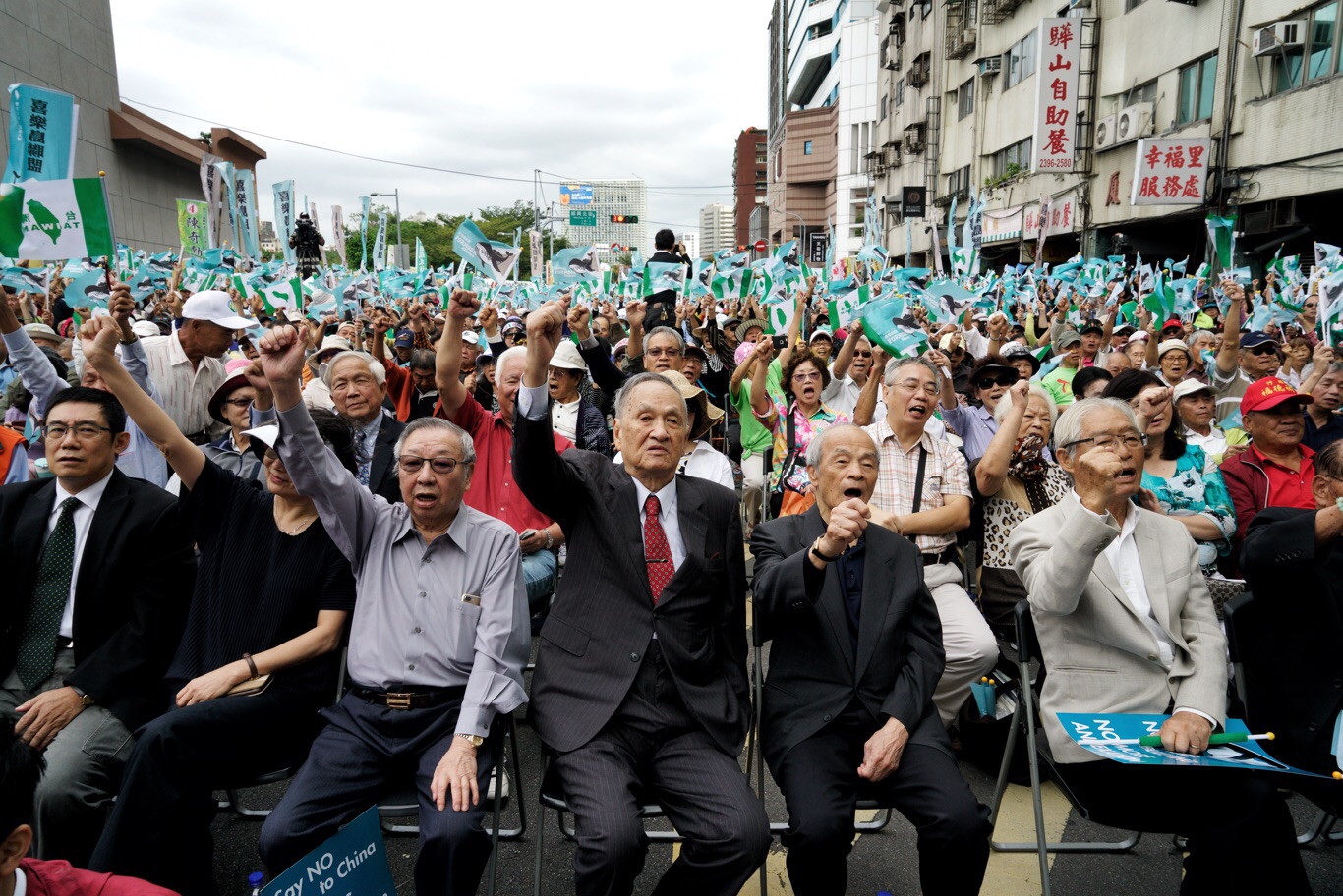 喜樂島這次發起的活動,獲得兩位前總統、多位前行政院長,以及多個在野黨和本土社團支持。 圖:張良一/攝 喜樂島這次發起的活動,獲得兩位前總統、多位前行政院長,以及多個在野黨和本土社團支持。 圖:張良一/攝