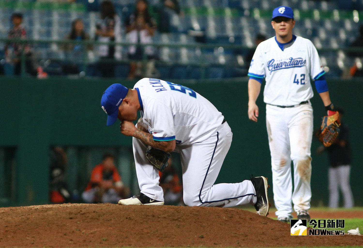 富邦悍將投手「不死鳥」郭泓志昨日在中職季後挑戰賽結束後,就確定卸下戰袍。 圖/nownews 富邦悍將投手「不死鳥」郭泓志昨日在中職季後挑戰賽結束後,就確定卸下戰袍。 圖/nownews