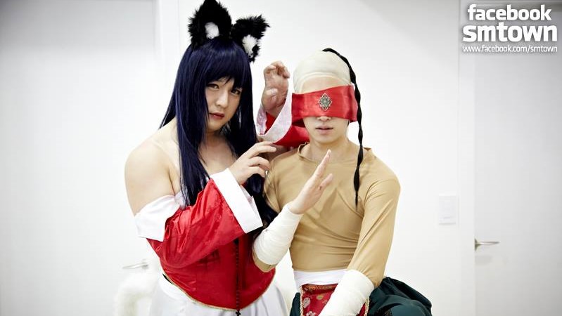 有許多韓國偶像都相當熱愛遊戲。照片為知名韓團Super Junior的成員希澈與神童cosplay成《英雄聯盟》角色李星與阿璃。