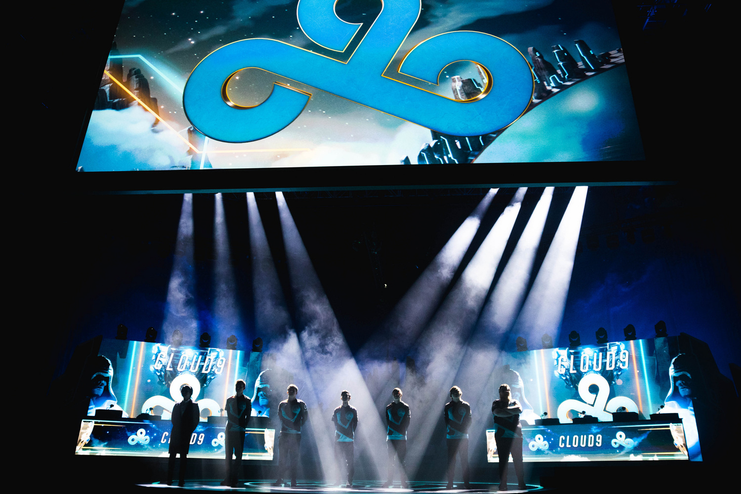 C9是首支在全球總決賽淘汰賽階段戰勝韓國LCK賽區隊伍的歐美戰隊 C9是首支在全球總決賽淘汰賽階段戰勝韓國LCK賽區隊伍的歐美戰隊