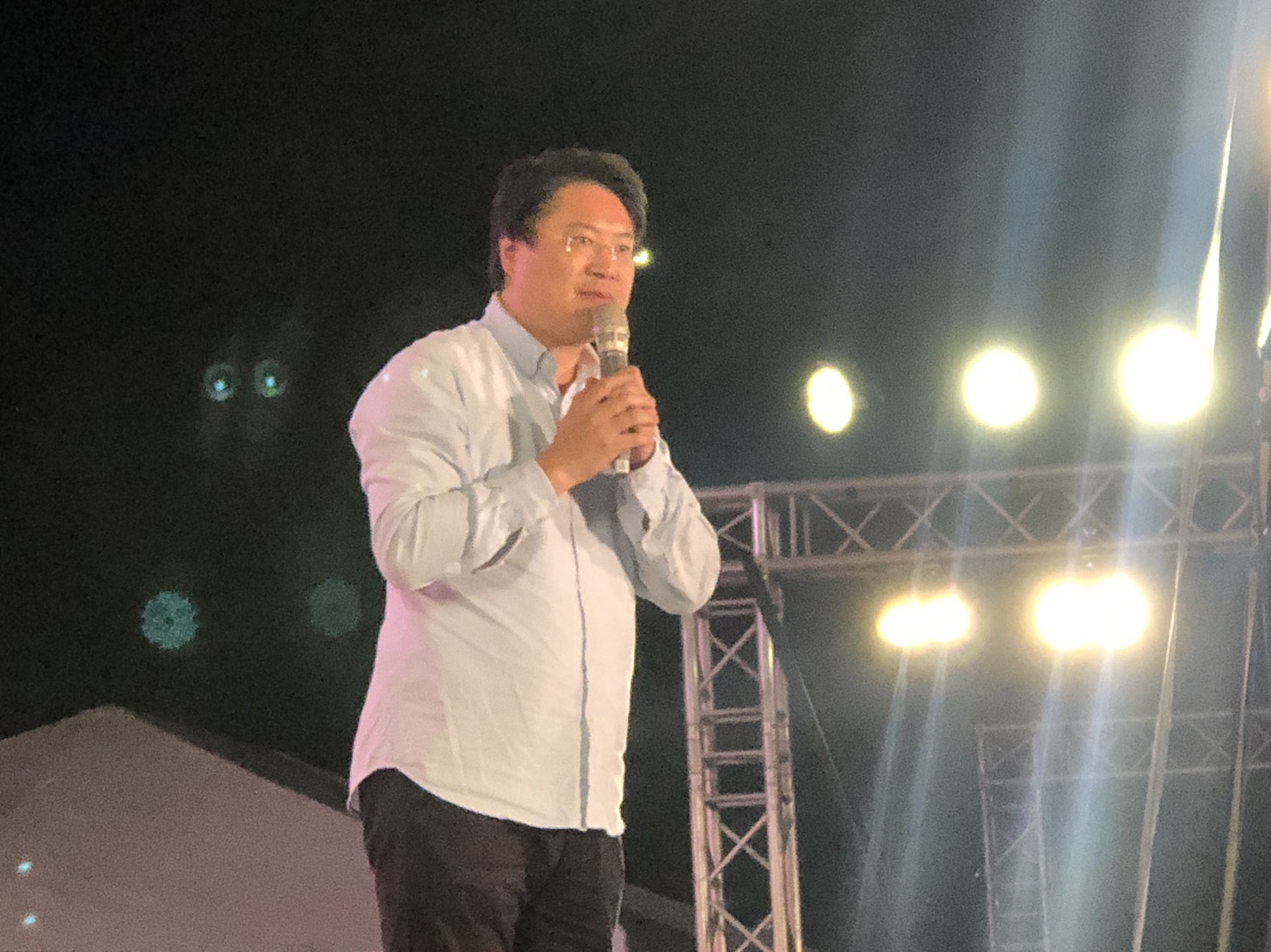 基隆市長林右昌幫蘇貞昌站台。 圖:周煊惠 / 攝 基隆市長林右昌幫蘇貞昌站台。 圖:周煊惠 / 攝