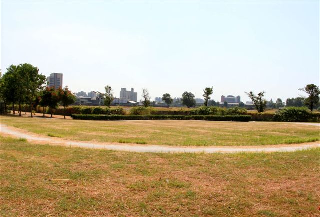 中石化看好轉型後的高雄房地產市場前景,許乃文相當認同,他不只看好高雄,更看好前鎮小港。 中石化看好轉型後的高雄房地產市場前景,許乃文相當認同,他不只看好高雄,更看好前鎮小港。
