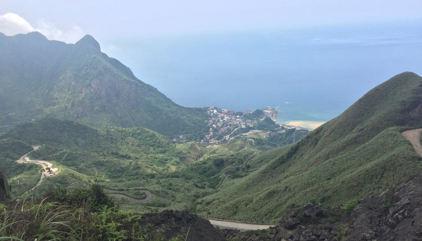 從無耳茶壺山山頂眺望山下的景色。 圖:陳沛婍/攝 從無耳茶壺山山頂眺望山下的景色。 圖:陳沛婍/攝