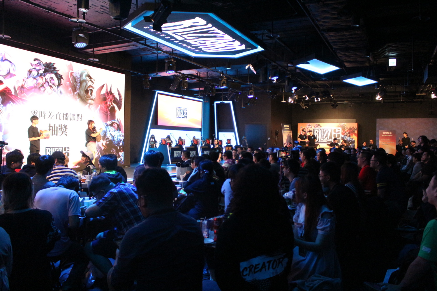200位暴雪迷擠爆暴雪電競館。