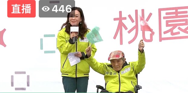 客家大佬鍾肇政公開站台,絕無僅有的一埸,行動支持。還致詞祝賀。 圖/鄭文燦競選總部提供 客家大佬鍾肇政公開站台,絕無僅有的一埸,行動支持。還致詞祝賀。 圖/鄭文燦競選總部提供