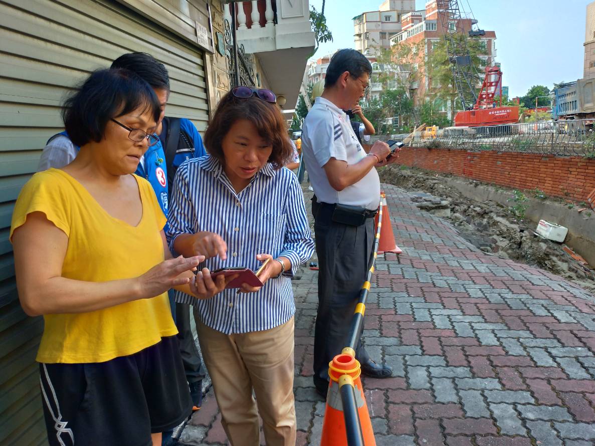 嘉義市長候選人黃敏惠於第一時間前往關心。 圖: 黃敏惠競選辦公室/提供 嘉義市長候選人黃敏惠於第一時間前往關心。 圖: 黃敏惠競選辦公室/提供