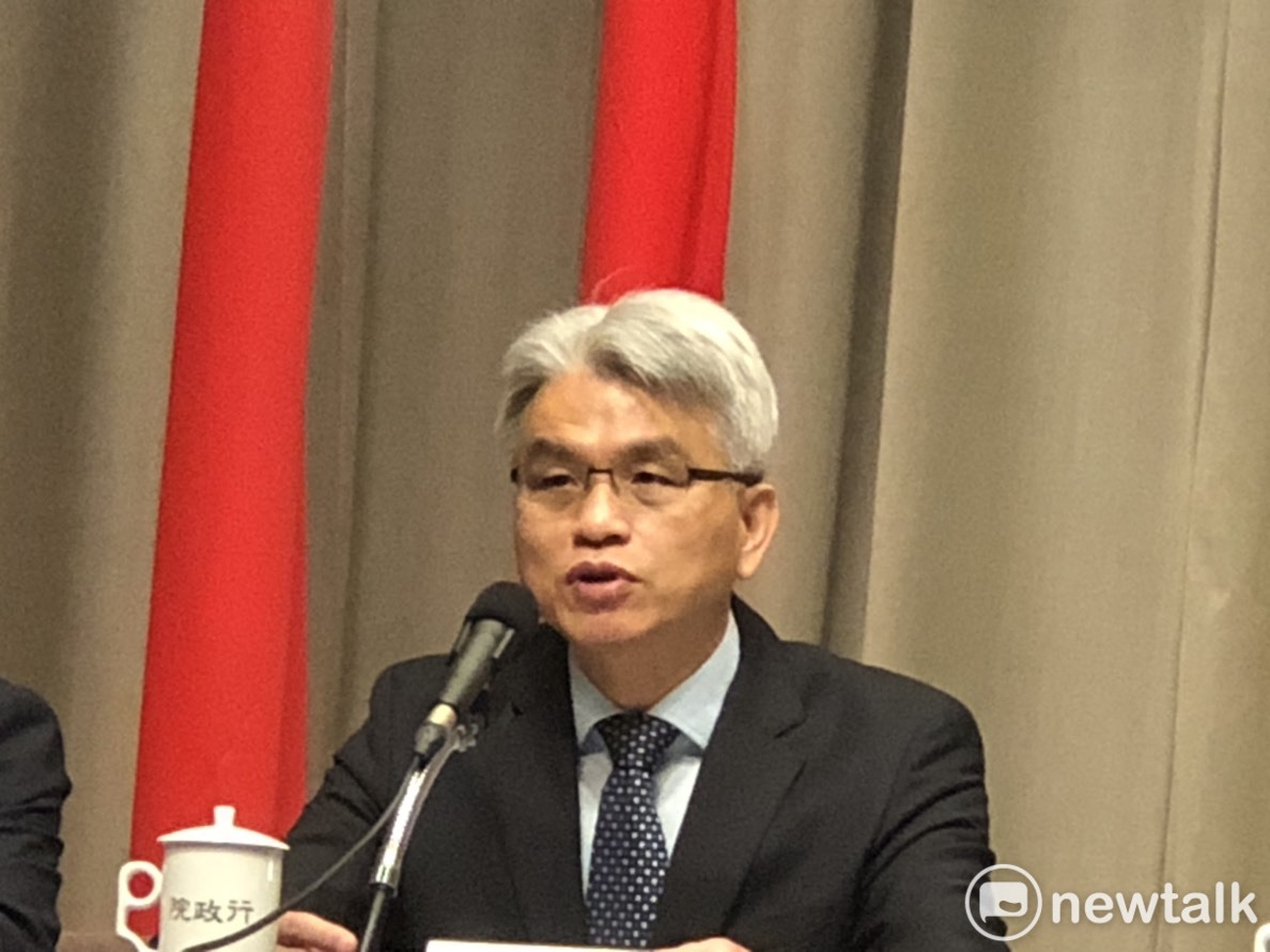 中選會主委陳英鈐今(8)天在行政院會報告「107年地方公職人員選舉及全國性公民投票選務工作籌辦情形」。 圖:謝莉慧/攝 中選會主委陳英鈐今(8)天在行政院會報告「107年地方公職人員選舉及全國性公民投票選務工作籌辦情形」。 圖:謝莉慧/攝