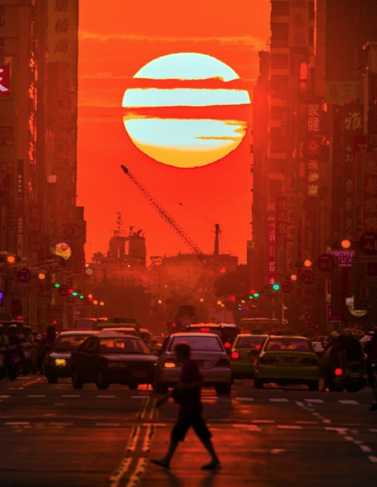 高雄去年11月出現的懸日美景。圖:高雄市觀光局/提供 高雄去年11月出現的懸日美景。圖:高雄市觀光局/提供