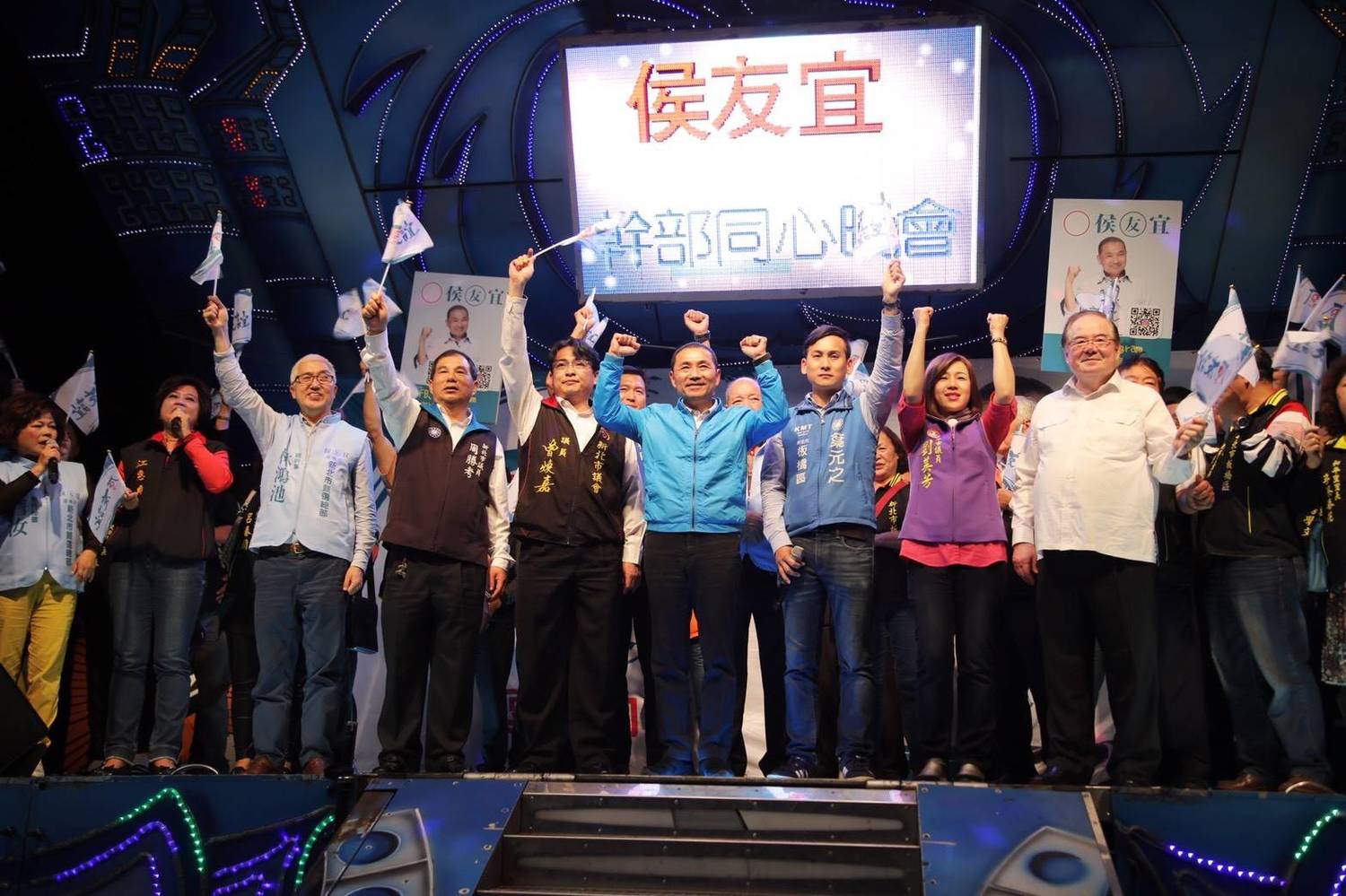 國民黨板橋區市議員候選人林國春、曾煥嘉、周勝考、劉美芳及葉元之,將對4000位黨員票進行配票。 圖:侯友宜競選總部/提供 國民黨板橋區市議員候選人林國春、曾煥嘉、周勝考、劉美芳及葉元之,將對4000位黨員票進行配票。 圖:侯友宜競選總部/提供