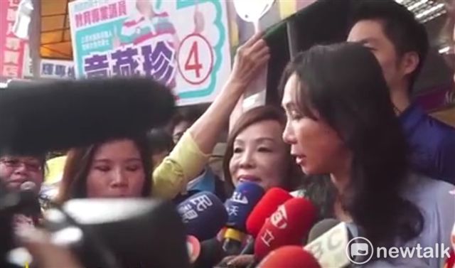李佳芬對經營的維多利亞雙語學校租用土地爭議表達不滿 圖:金名/攝 李佳芬對經營的維多利亞雙語學校租用土地爭議表達不滿 圖:金名/攝