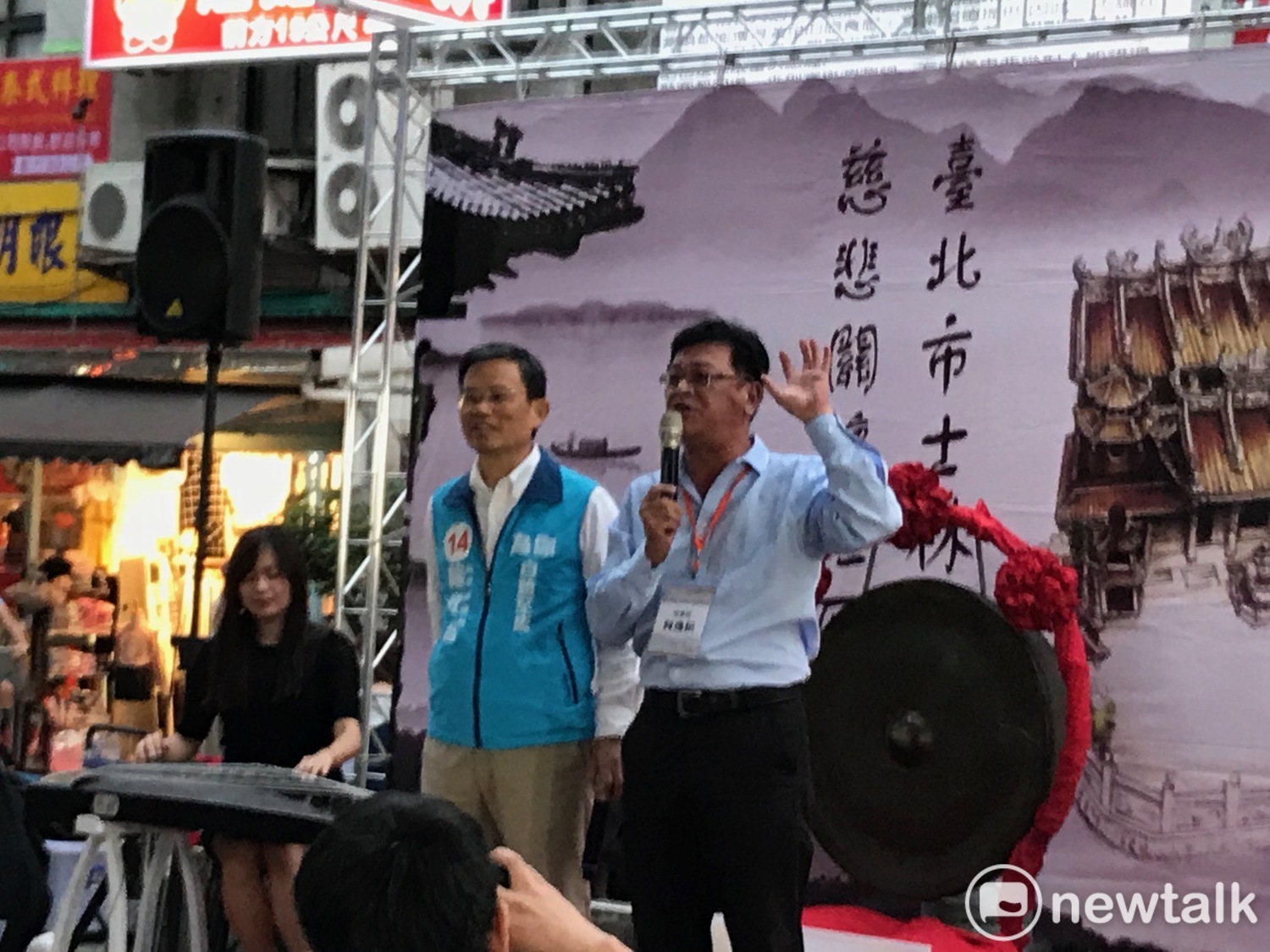無黨籍議員陳政忠(左)。 圖 : 周煊惠 / 攝 無黨籍議員陳政忠(左)。 圖 : 周煊惠 / 攝