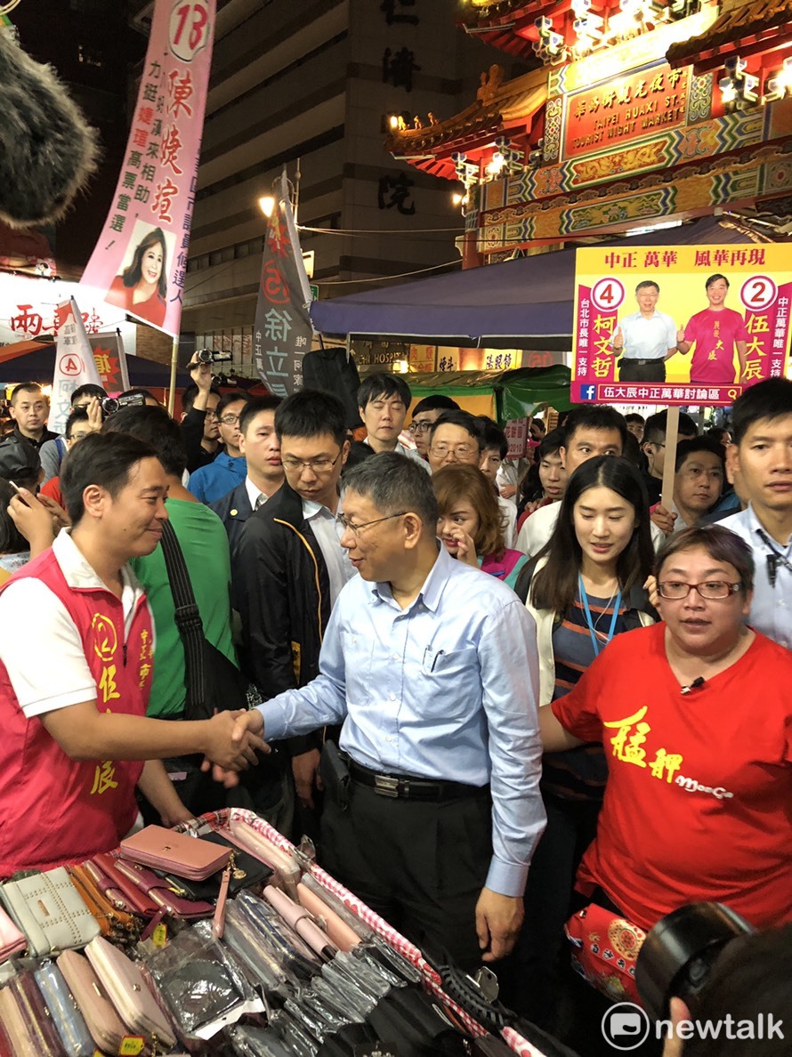 柯文哲掃街拜票。 圖 : 周煊惠 / 攝 柯文哲掃街拜票。 圖 : 周煊惠 / 攝