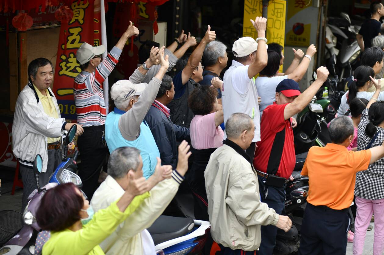 民眾熱情畫面。 圖:蘇貞昌辦公室/提供 民眾熱情畫面。 圖:蘇貞昌辦公室/提供