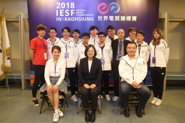 總統蔡英文與中華隊選手。
圖:金名/攝 總統蔡英文與中華隊選手。
圖:金名/攝