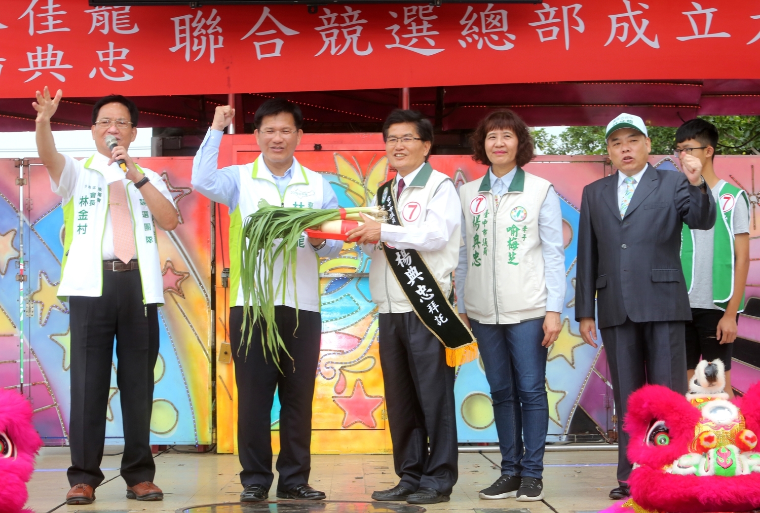 林佳龍與楊典忠一同造勢。 圖:林佳龍競選總部/提供 林佳龍與楊典忠一同造勢。 圖:林佳龍競選總部/提供
