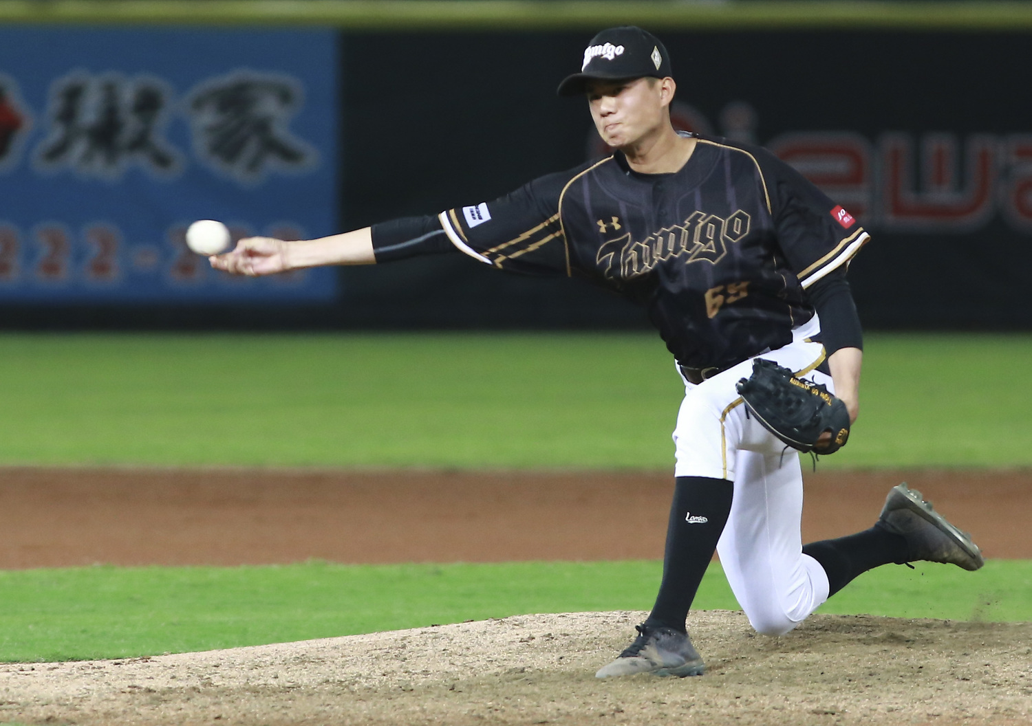 Lamigo桃猿隊投手「老虎」黃子鵬11日在「桃園最強」交流賽對戰羅德隊。 Lamigo桃猿隊投手「老虎」黃子鵬11日在「桃園最強」交流賽對戰羅德隊。