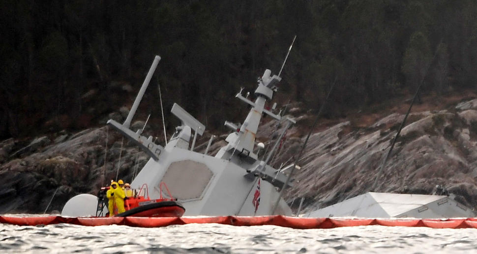 挪威海軍神盾巡防艦英斯塔德號上週與油輪相撞,雖然軍方極力搶救,仍然擋不住沉沒命運。 圖:翻攝挪威tv2/Marit Hommedal 挪威海軍神盾巡防艦英斯塔德號上週與油輪相撞,雖然軍方極力搶救,仍然擋不住沉沒命運。 圖:翻攝挪威tv2/Marit Hommedal