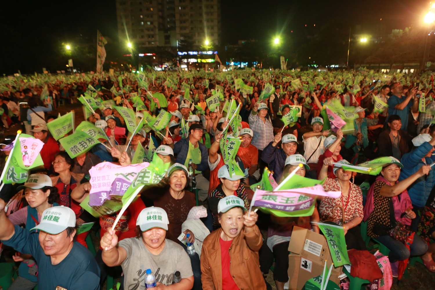 民進黨在太平區舉辦「我們都是台中隊」造勢晚會。 圖:林佳龍競選總部/提供 民進黨在太平區舉辦「我們都是台中隊」造勢晚會。 圖:林佳龍競選總部/提供