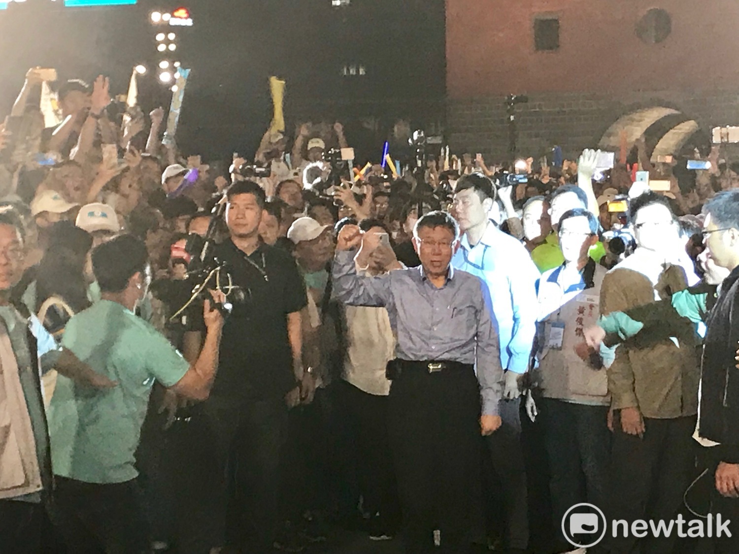 台北市長柯文哲進場。 圖 : 周煊惠 / 攝 台北市長柯文哲進場。 圖 : 周煊惠 / 攝