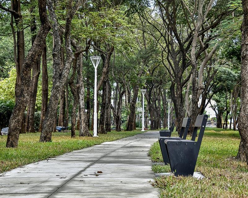 便捷的步道引領民眾親近美景。 圖:高雄市政府工務局/提供 便捷的步道引領民眾親近美景。 圖:高雄市政府工務局/提供