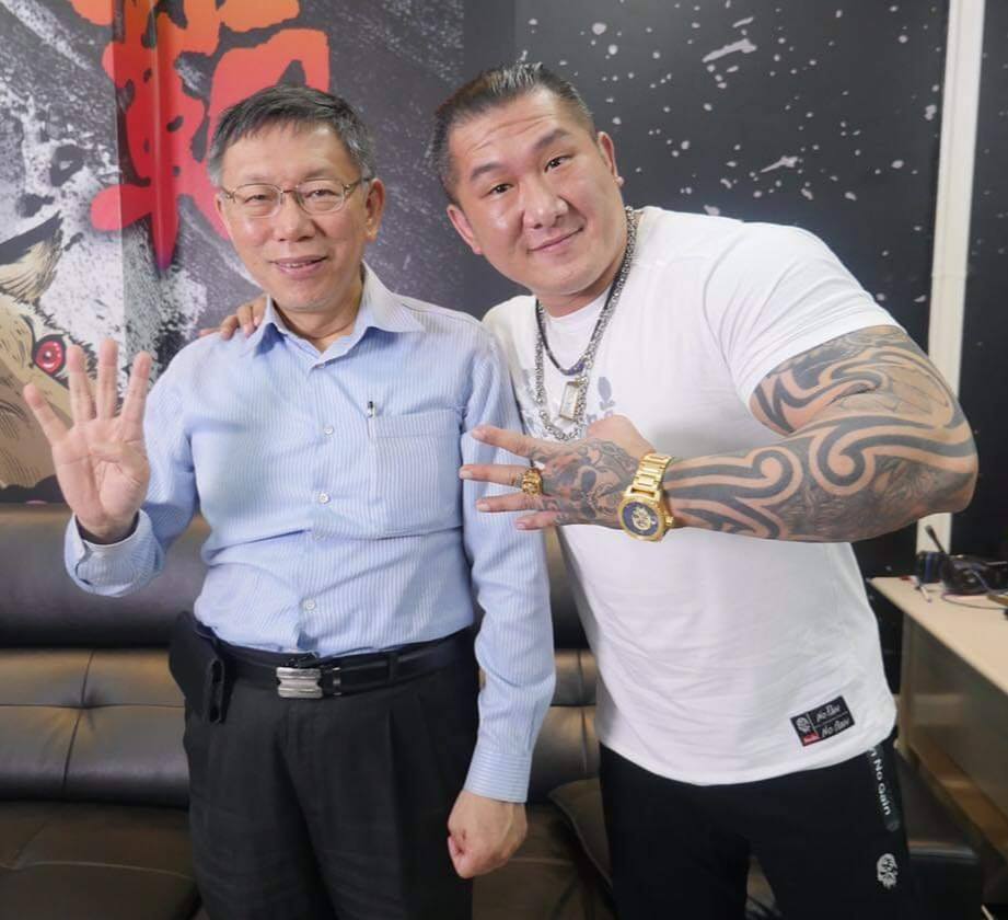 柯文哲將再度與館長合體直播。 圖:取自館長臉書 柯文哲將再度與館長合體直播。 圖:取自館長臉書