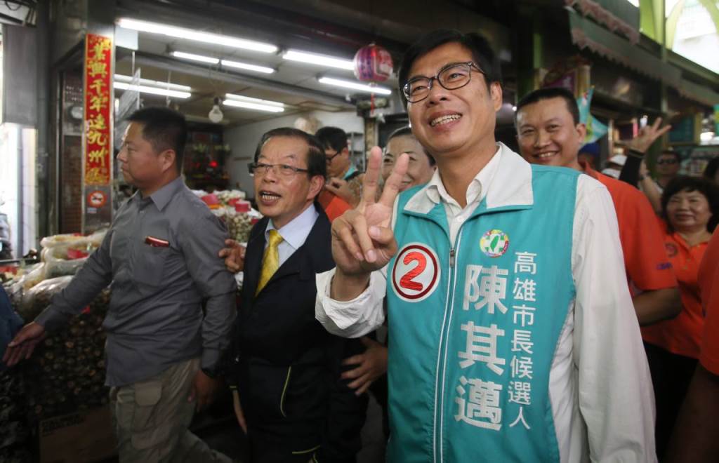葉菊蘭說當年白曉燕命案主嫌陳進興挾持南非武官,真正手無寸鐵「勸降」的不是國民黨候選人侯友宜,謝長廷說:「我可以公布錄音」 。 圖/陳其邁辦公室堤供 葉菊蘭說當年白曉燕命案主嫌陳進興挾持南非武官,真正手無寸鐵「勸降」的不是國民黨候選人侯友宜,謝長廷說:「我可以公布錄音」 。 圖/陳其邁辦公室堤供