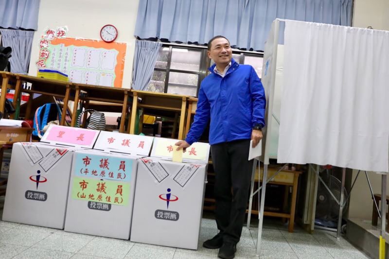 侯友宜笑著說自己好久沒有運動,投票完第一件事情就是想去運動,讓自己開心一下。 圖:侯友宜辦公室/提供 侯友宜笑著說自己好久沒有運動,投票完第一件事情就是想去運動,讓自己開心一下。 圖:侯友宜辦公室/提供