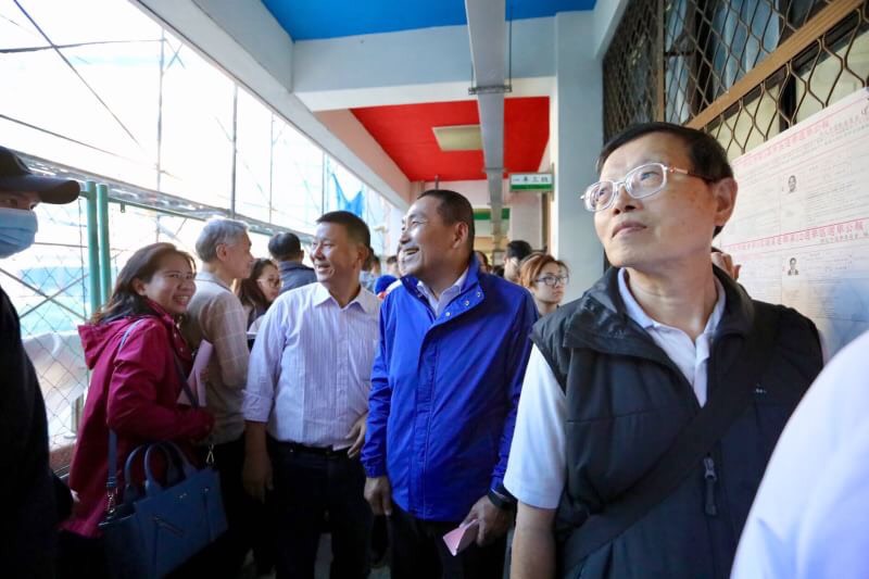 侯友宜在投票前受訪時說,今天非常開心。 圖:侯友宜辦公室/提供 侯友宜在投票前受訪時說,今天非常開心。 圖:侯友宜辦公室/提供