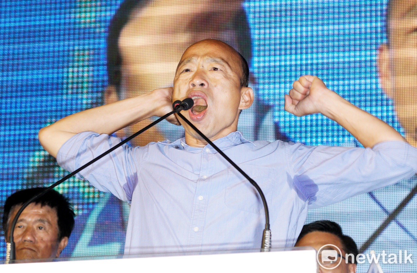 國民黨候選人韓國瑜今晚自行宣布當選高雄市長,終結民進黨在高雄20年的執政。 圖:張良一/攝 國民黨候選人韓國瑜今晚自行宣布當選高雄市長,終結民進黨在高雄20年的執政。 圖:張良一/攝