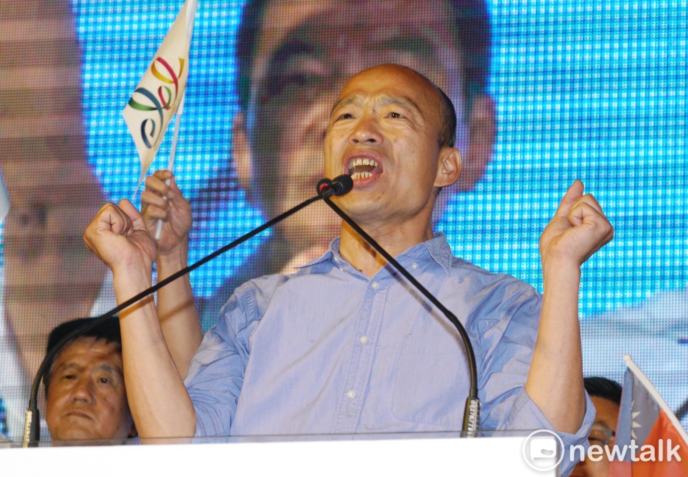 國民黨候選人韓國瑜今晚自行宣布當選高雄市長,終結民進黨在高雄20年的執政。 圖:張良一/攝 國民黨候選人韓國瑜今晚自行宣布當選高雄市長,終結民進黨在高雄20年的執政。 圖:張良一/攝