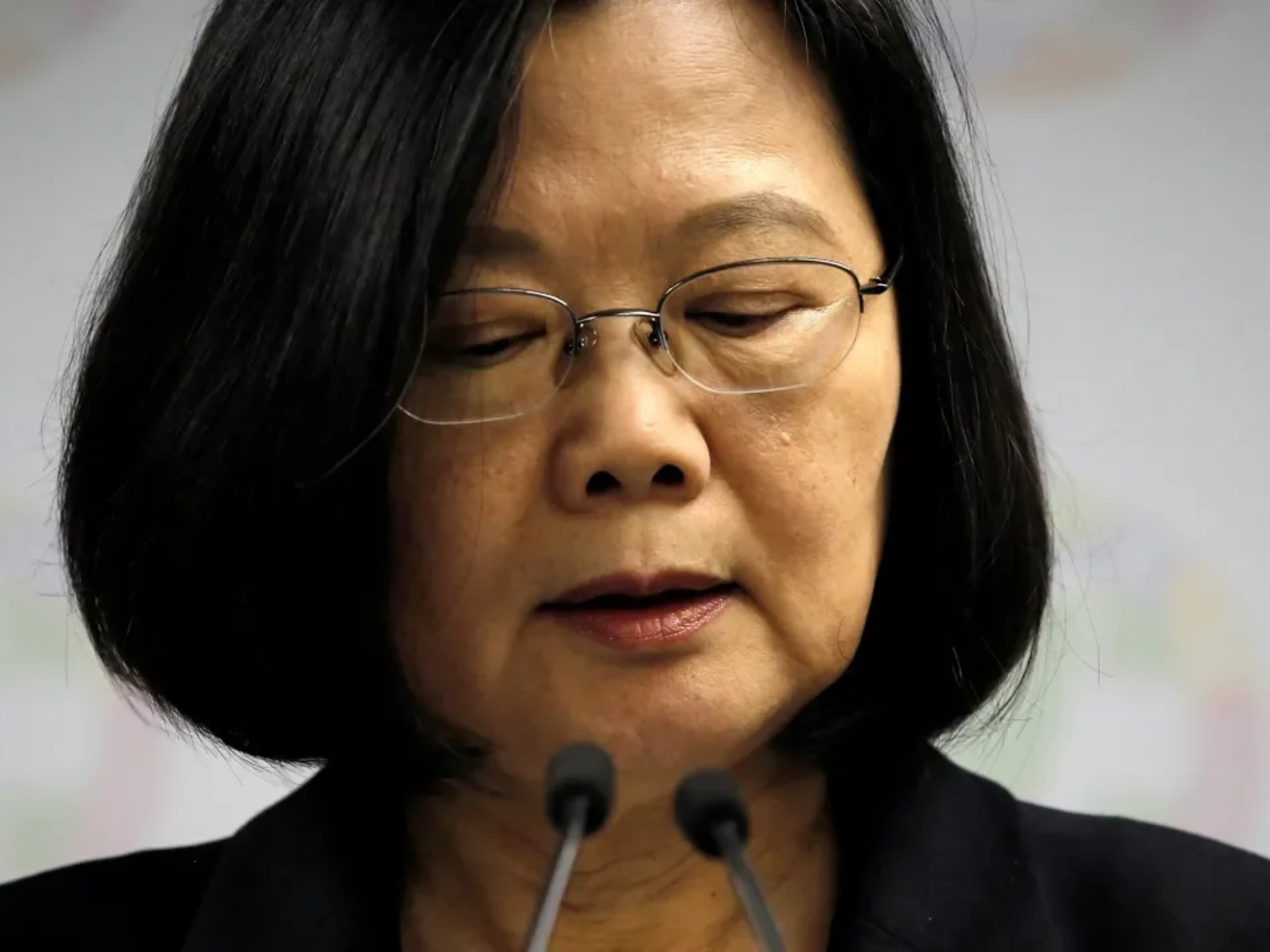 民進黨這次重挫,對兩年來應對來自中國不斷增加的經濟、政治及軍事強大壓力的蔡英文總統提出嚴峻挑戰,讓她的總統路更加難行。 圖:翻攝自Youtube 民進黨這次重挫,對兩年來應對來自中國不斷增加的經濟、政治及軍事強大壓力的蔡英文總統提出嚴峻挑戰,讓她的總統路更加難行。 圖:翻攝自Youtube