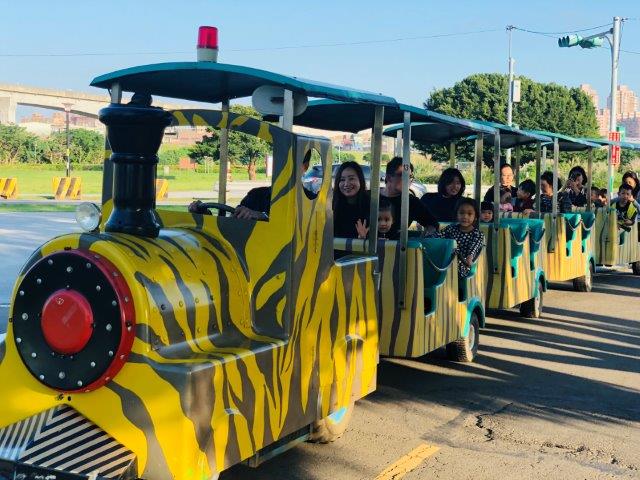 大台北都會公園的「幸福小火車」,是親子們假日休閒的好去處。 圖:新北市政府/提供 大台北都會公園的「幸福小火車」,是親子們假日休閒的好去處。 圖:新北市政府/提供