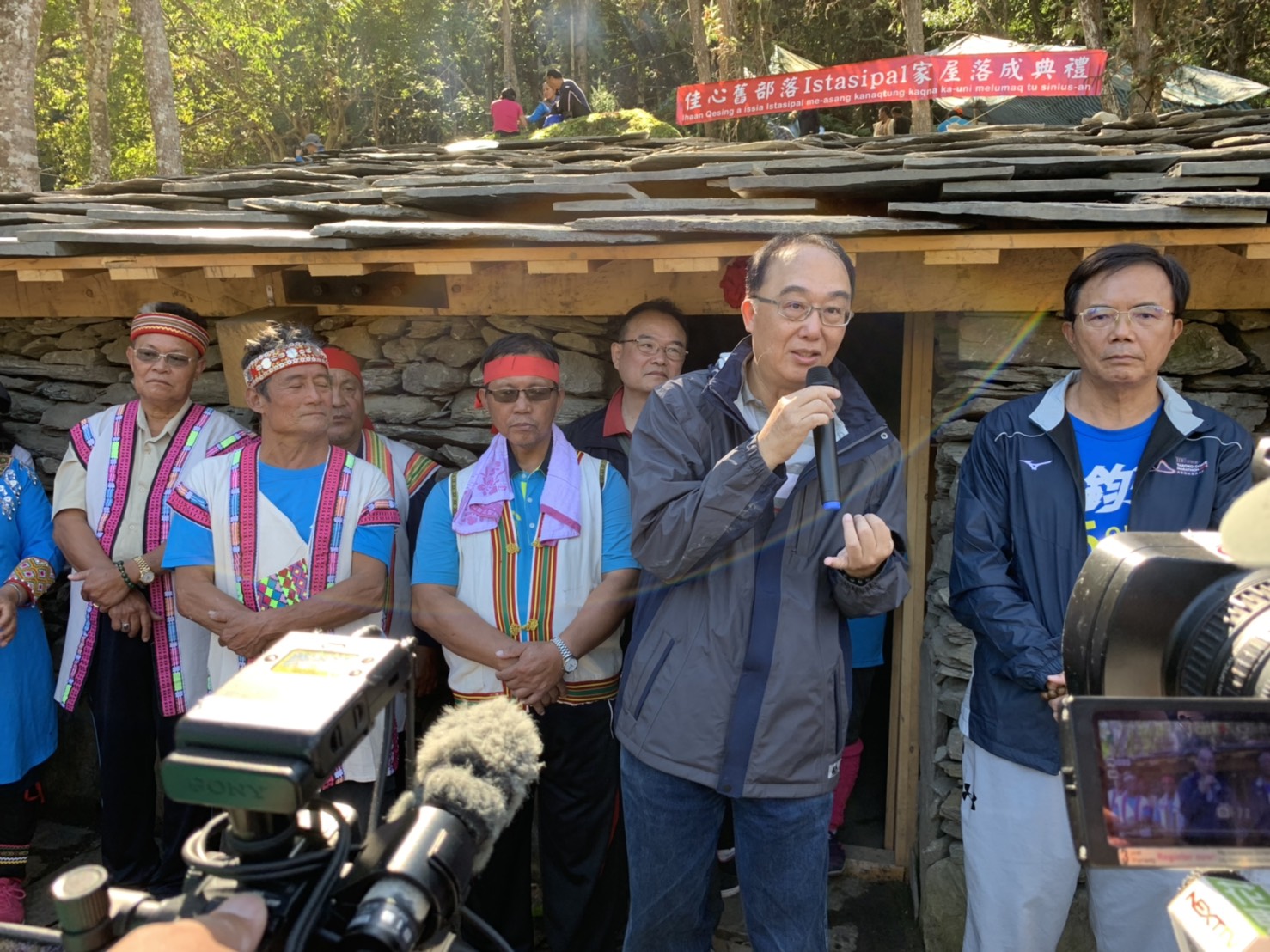 文資局長施國隆致詞(右2),右一為花蓮縣代理縣長蔡碧仲。 圖:文化部/提供 文資局長施國隆致詞(右2),右一為花蓮縣代理縣長蔡碧仲。 圖:文化部/提供